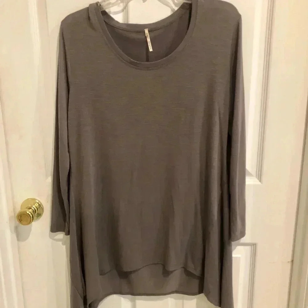 Nine 1 eight women’s top